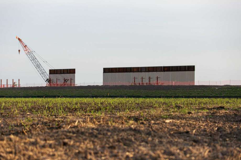 Construction work on a new section of the border wall in Donna, Texas on Dec. 12, 2019. While COVID-19 has dominated the headlines in 2020, the year has still featured plenty of major news. And LMT’s four-part year in review series will take a look at both, beginning with the two-part top non-COVID headlines and culminating with a two-day look at the top COVID stories of 2020. Photo: Ilana Panich-Linsman /NYT / NYTNS