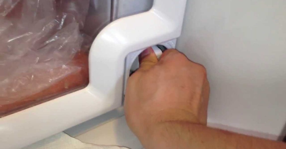 How To Replace A Refrigerator Water Filter