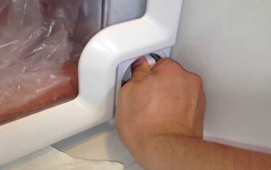 How To Replace A Refrigerator Water Filter